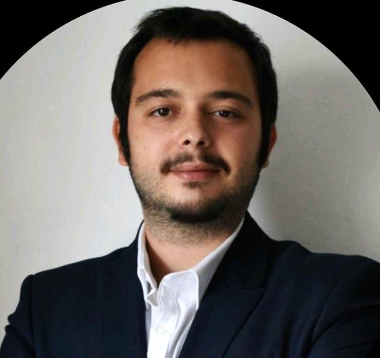 Rádio Regional do Centro: Advogado Fernando Teixeira será o novo cabeça-de-lista da CDU por Coimbra Rádio Regional do Centro: Advogado Fernando Teixeira será o novo cabeça-de-lista da CDU por Coimbra