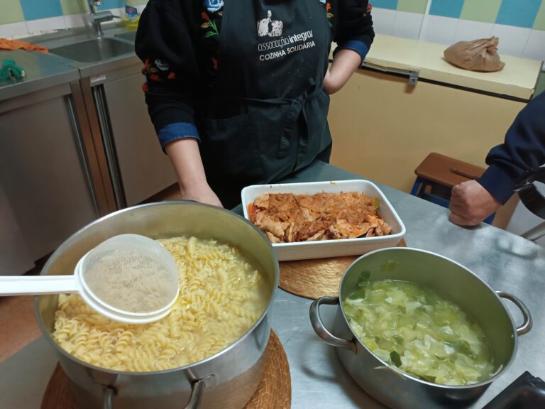 Rádio Regional do Centro: Cozinha Solidária da Integrar aberta no dia de Fim de Ano e de Ano Novo Rádio Regional do Centro: Cozinha Solidária da Integrar aberta no dia de Fim de Ano e de Ano Novo