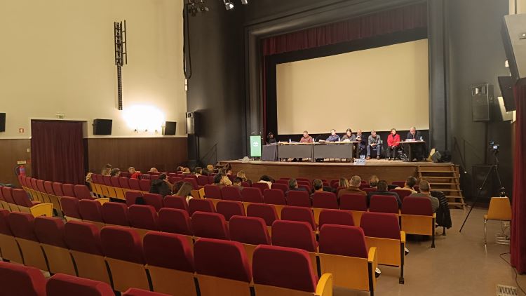 Rádio Regional do Centro: Mealhada aprova moção pela escolha do traçado da linha de alta velocidade Rádio Regional do Centro: Mealhada aprova moção pela escolha do traçado da linha de alta velocidade