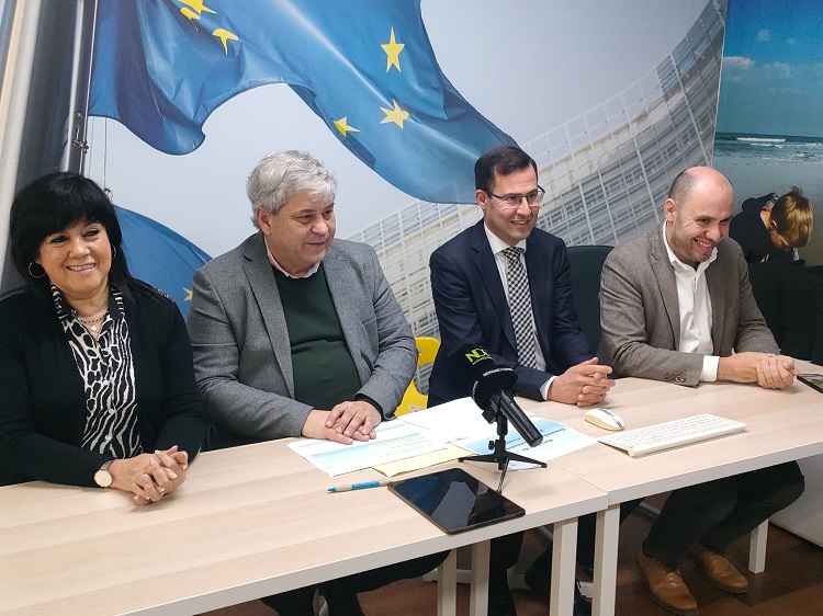 Rádio Regional do Centro: Região de Coimbra comemora 10.º aniversário com mais de meia centena de acções Rádio Regional do Centro: Região de Coimbra comemora 10.º aniversário com mais de meia centena de acções