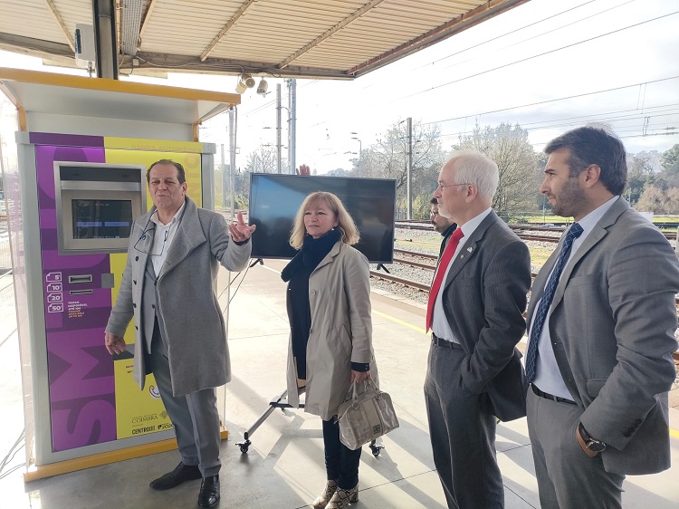 Rádio Regional do Centro: SMTUC com máquina automática de bilhetes e carregamento de passes online