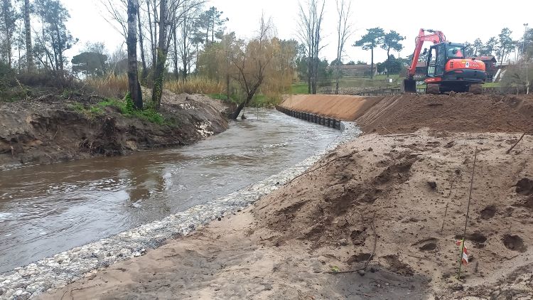 Rádio Regional do Centro: Requalificação da Praia Fluvial dos Olhos da Fervença em fase final de execução Rádio Regional do Centro: Requalificação da Praia Fluvial dos Olhos da Fervença em fase final de execução