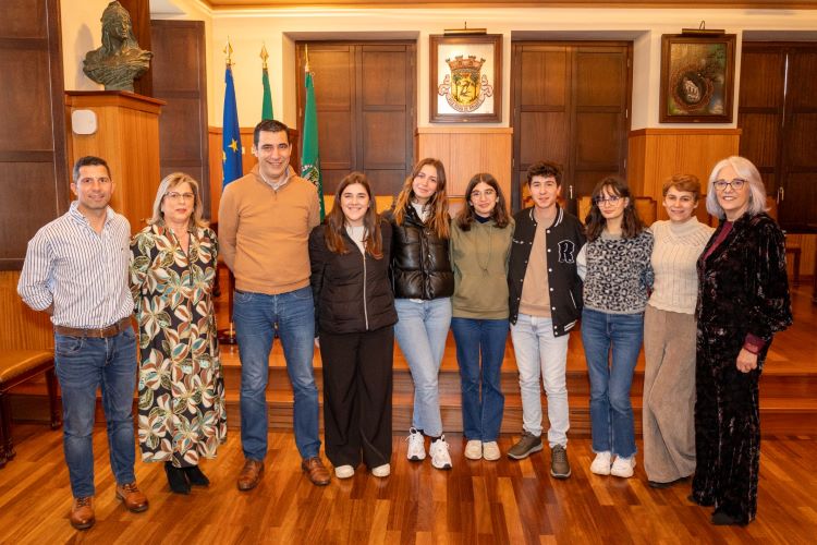 Rádio Regional do Centro: Jovens autarcas de Vila Nova de Poiares tomam posse para o mandato de 2024 Rádio Regional do Centro: Jovens autarcas de Vila Nova de Poiares tomam posse para o mandato de 2024