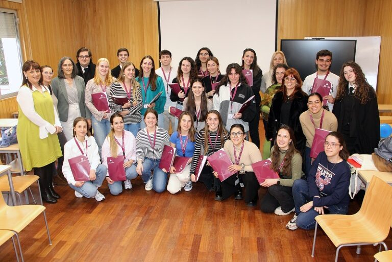 Rádio Regional do Centro: Estudantes de sete países iniciam períodos de estudos na ESEnfC Rádio Regional do Centro: Estudantes de sete países iniciam períodos de estudos na ESEnfC