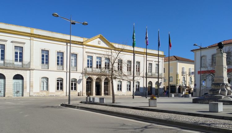 Rádio Regional do Centro: Município de Anadia apoia sector vitivinícola para participação em feira na Alemanha
