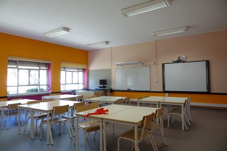 Rádio Regional do Centro: Descentralização na Educação em Coimbra gerou défice de 1,8 milhões Rádio Regional do Centro: Descentralização na Educação em Coimbra gerou défice de 1,8 milhões