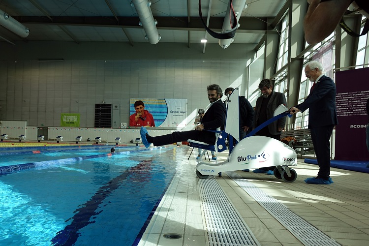 Rádio Regional do Centro: Coimbra: Piscina Olímpica tem elevador para atletas com mobilidade reduzida Rádio Regional do Centro: Coimbra: Piscina Olímpica tem elevador para atletas com mobilidade reduzida