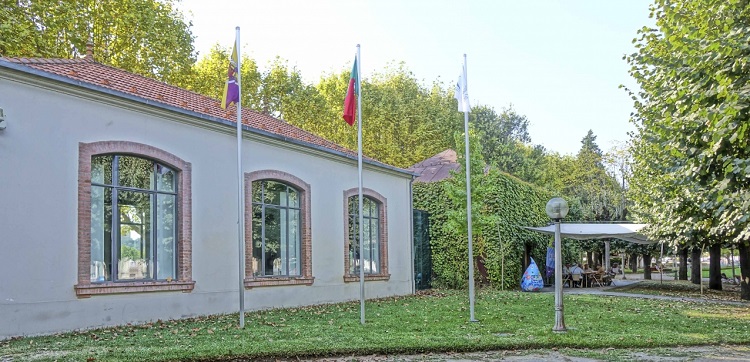 Rádio Regional do Centro: Carlos Fiolhais vai doar 40 mil documentos para Biblioteca em Coimbra Rádio Regional do Centro: Carlos Fiolhais vai doar 40 mil documentos para Biblioteca em Coimbra