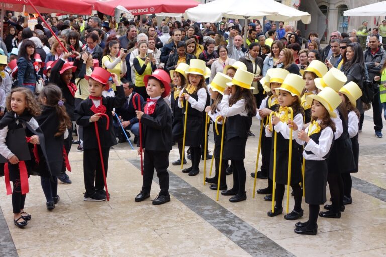 Rádio Regional do Centro: Cortejo dos Pequenitos anima as ruas de Coimbra no dia 21
