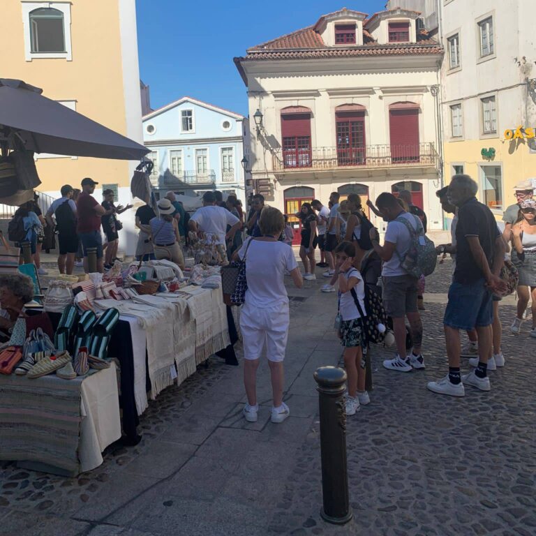 Rádio Regional do Centro: Coimbra: Feira de Artesanato Urbano decorre este sábado no Largo da Sé Velha