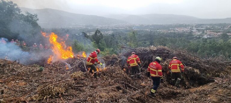 Rádio Regional do Centro: Enaltecido na Lousã papel da Escola Nacional de Bombeiros na formação