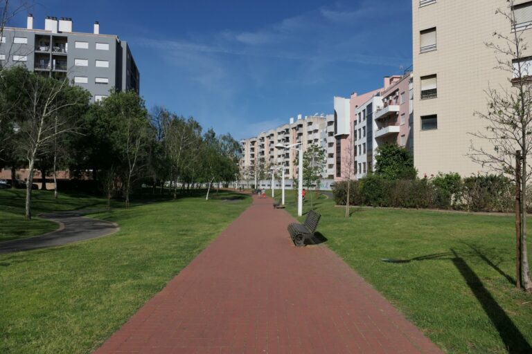 Rádio Regional do Centro: Piso sintético do campo de futebol de cinco do Parque do Vale das Flores é inaugurado sábado