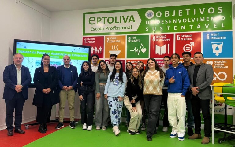 Rádio Regional do Centro: Nova Associação de Estudantes da EPTOLIVA toma posse e promete dinamizar escola