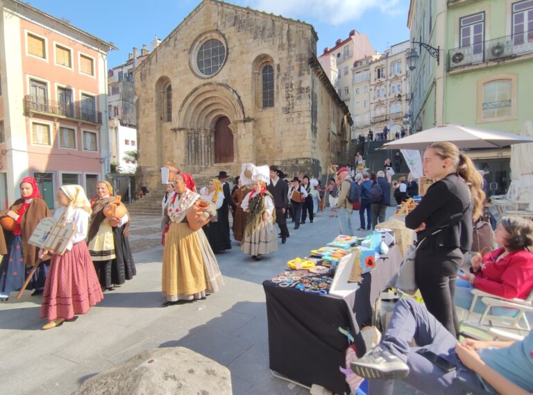 Rádio Regional do Centro: Praça do Comércio acolhe Feira de Artesanato Urbano de Coimbra no sábado