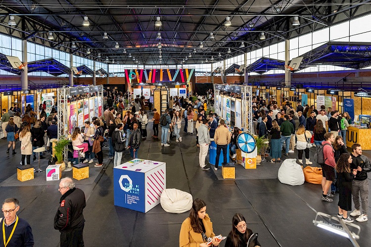 Rádio Regional do Centro: Feira de Emprego da Universidade de Coimbra junta mais de 100 empresas