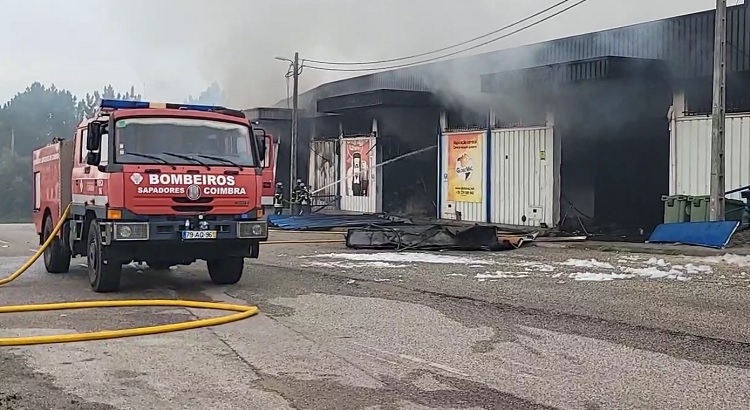 Rádio Regional do Centro: Incêndio em empresa de Coimbra foi dominado às 9h00
