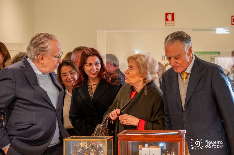 Rádio Regional do Centro: Presépios de Maria Cavaco Silva para ver no Mosteiro de Santa Maria de Seiça