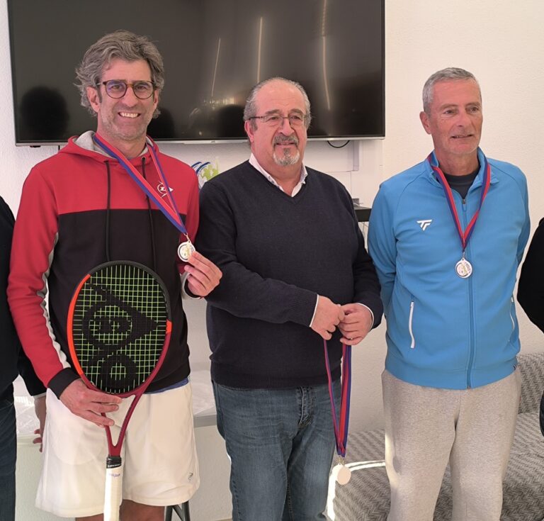 Rádio Regional do Centro: Carlos Neves finalista de pares em torneio de ténis na Golegã