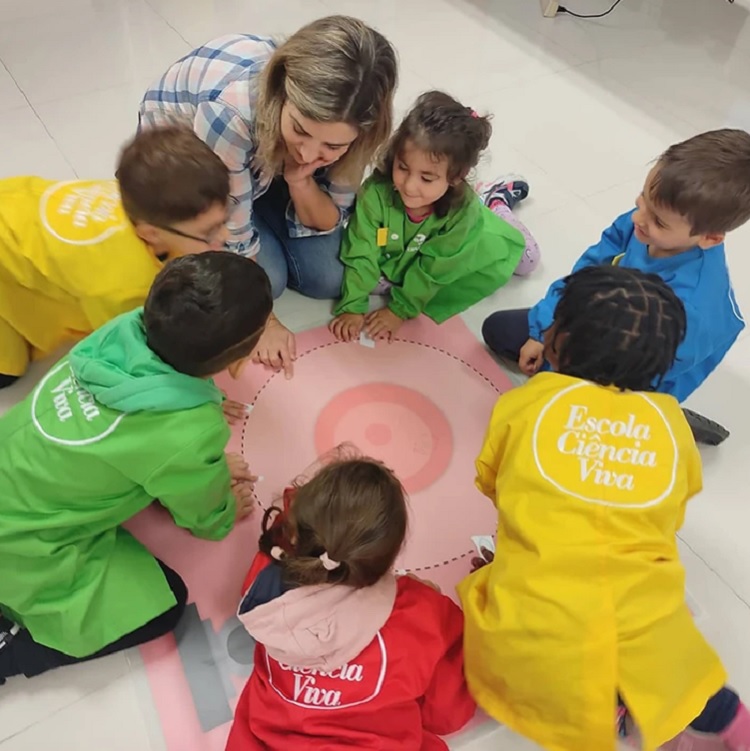 Rádio Regional do Centro: Mais de 1.150 crianças participaram na Escola Ciência Viva do UC Exploratório