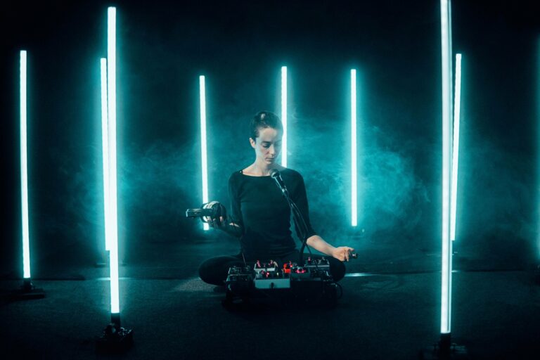 Rádio Regional do Centro: Exposição «A Fábrica das Sombras» inaugura em Coimbra com arte e música ao vivo