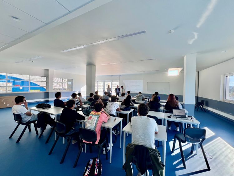 Rádio Regional do Centro: Aulas arrancam para um milhão de alunos, mas sem todos os professores colocados