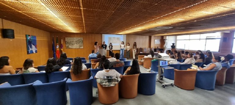 Rádio Regional do Centro: Estudantes de Saúde e Ciências Sociais iniciam visitas a idosos em Cernache Rádio Regional do Centro: Estudantes de Saúde e Ciências Sociais iniciam visitas a idosos em Cernache