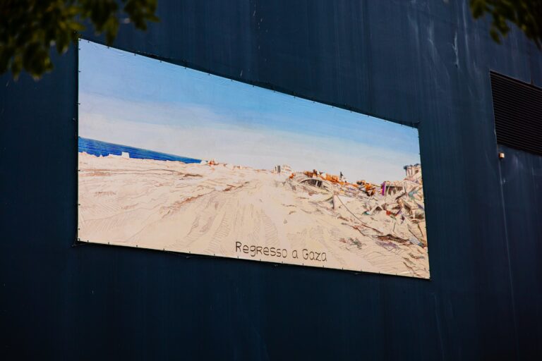 Rádio Regional do Centro: Obra de Isabel Simões é proposta do “Outdoor’ 25” na fachada do Convento São Francisco