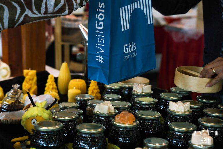 Rádio Regional do Centro: Feira dos Santos regressa a Góis com produtos regionais e música popular Rádio Regional do Centro: Feira dos Santos regressa a Góis com produtos regionais e música popular