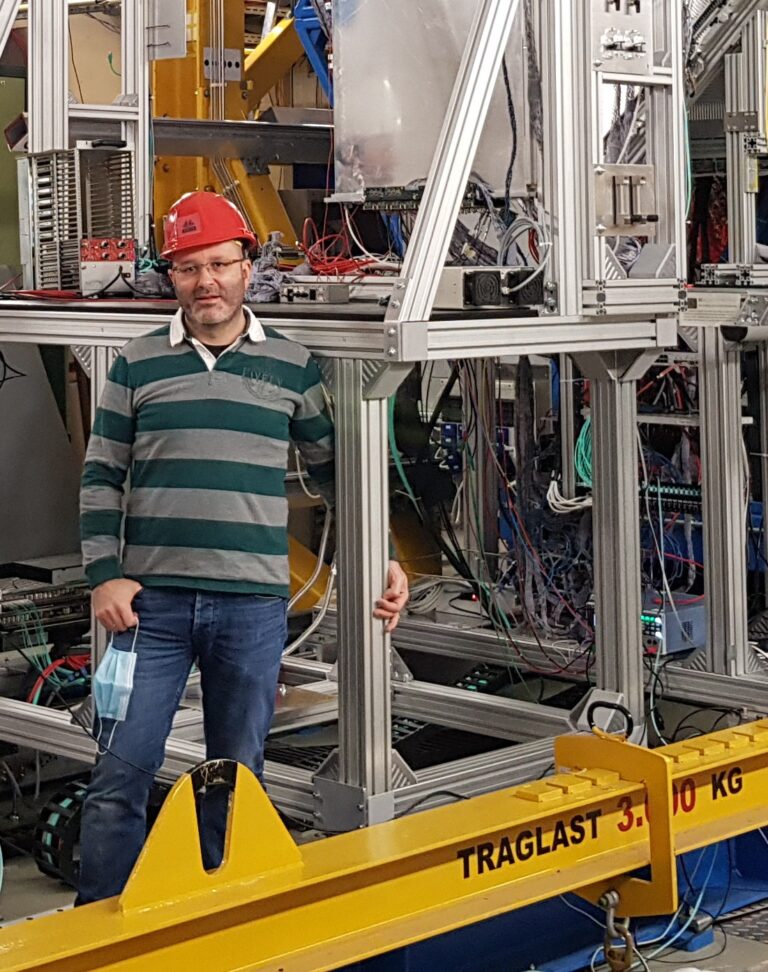 Rádio Regional do Centro: Físico Alberto Blanco desvenda os detectores de partículas no ciclo Pontos nos iii