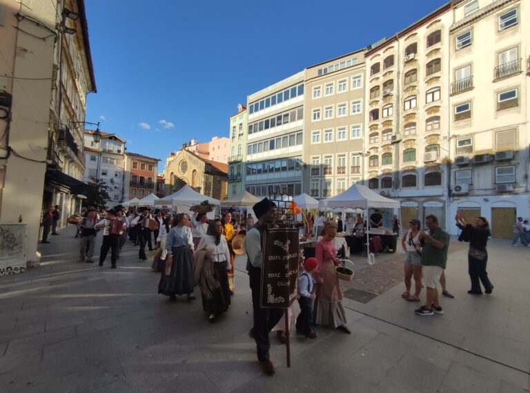 Rádio Regional do Centro: Feira de Artesanato Urbano de Coimbra regressa este sábado à Praça do Comércio