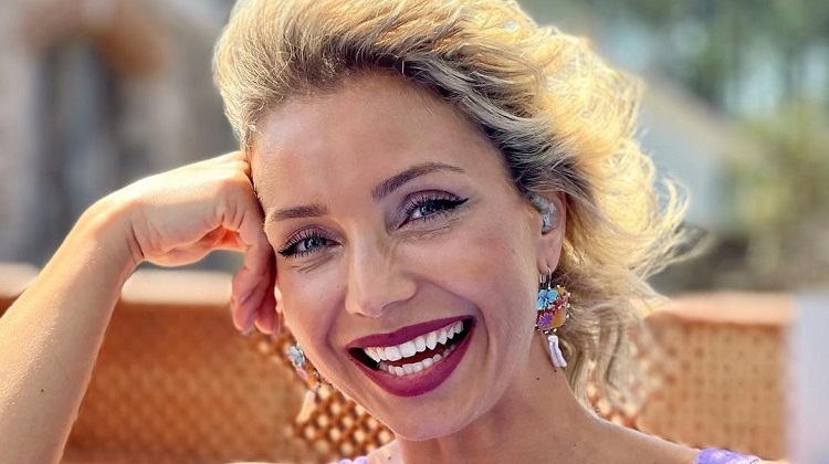 Rádio Regional do Centro: Actriz Luciana Abreu vai ser rainha do Carnaval da Figueira da Foz