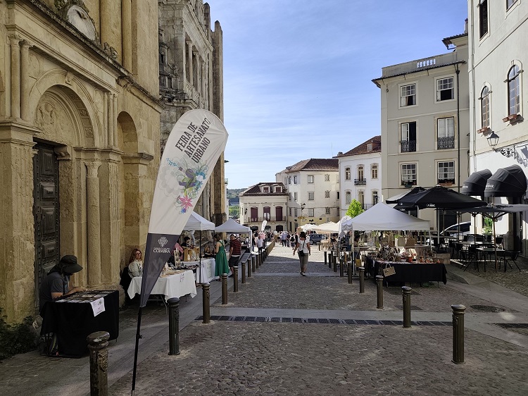 Rádio Regional do Centro: Largo da Sé Velha acolhe a última Feira de Artesanato Urbano de Coimbra