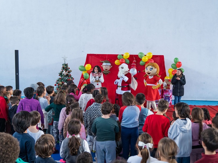 Rádio Regional do Centro: Santa Clara e Castelo Viegas celebram a Festa de Natal com mais de 300 crianças