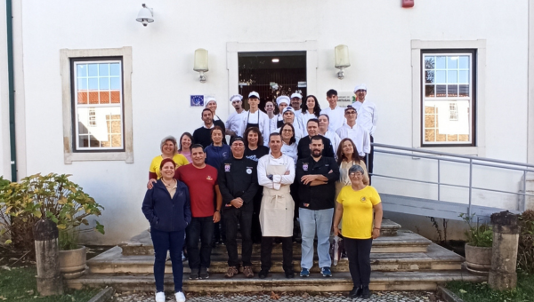 Rádio Regional do Centro: Escola de Hotelaria e Turismo de Coimbra acolhe “Sopa da Pedra Solidária” com 500 refeições