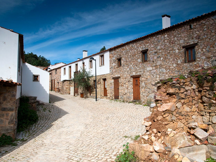 Rádio Regional do Centro: Empresário Jorge Mendes financia construção de abrigo modelar em aldeia de Penela