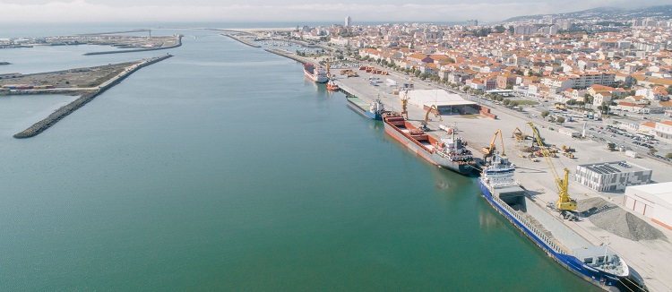 Rádio Regional do Centro: Trabalhos portuários na Figueira da Foz suspensos pelas autoridades de Ambiente
