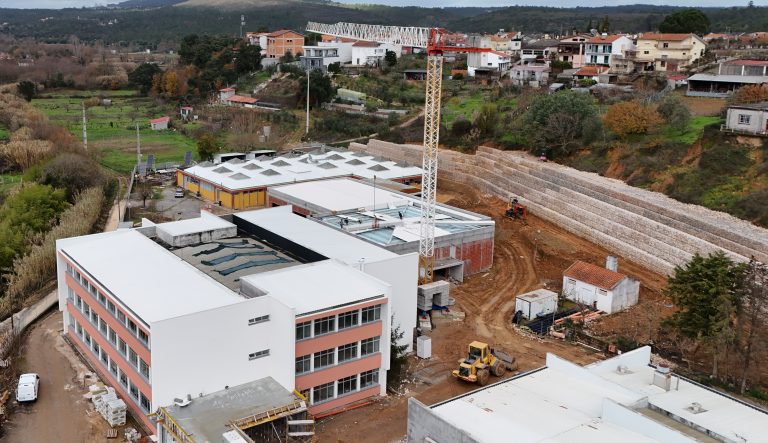 Rádio Regional do Centro: Arganil investe mais de 835 mil euros em mobiliário e equipamentos escolares