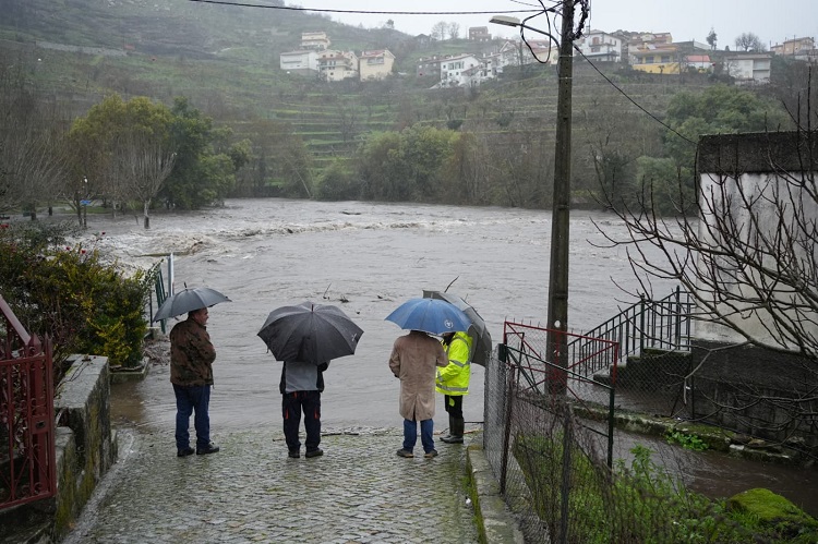 Rádio Regional do Centro: Prejuízos elevados em praias de freguesias de Oliveira do Hospital