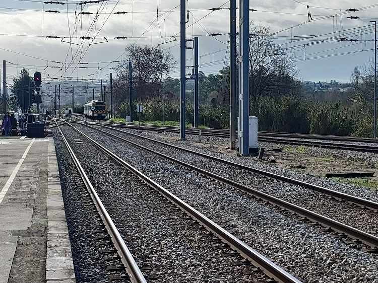 Rádio Regional do Centro: CP retoma serviço Intercidades entre Coimbra B e Guarda