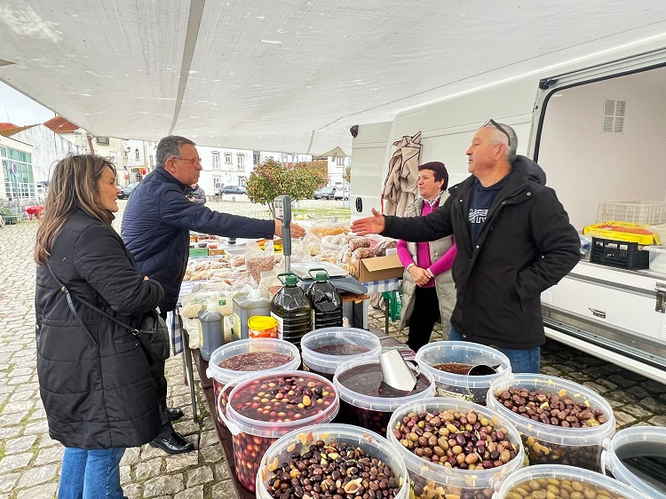 Rádio Regional do Centro: António José Seguro já viu em Soure a feira semanal a funcionar