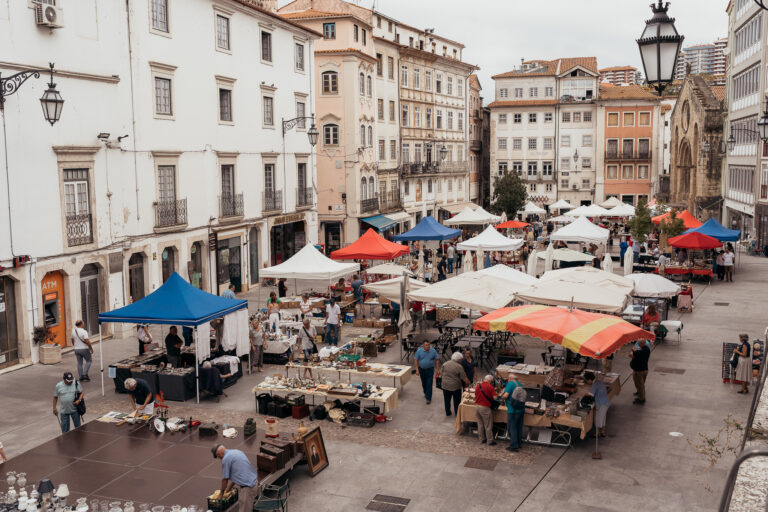 Rádio Regional do Centro: Praça do Comércio em Coimbra acolhe Feira das Velharias no próximo sábado
