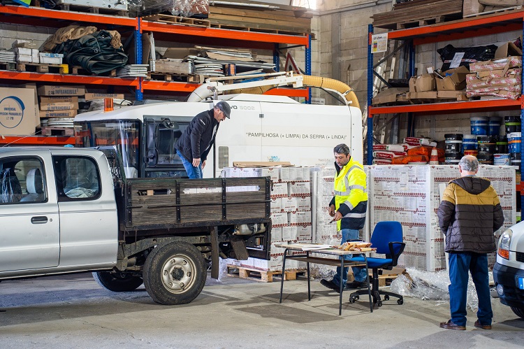 Rádio Regional do Centro: Pampilhosa da Serra distribuiu 8,5 toneladas de alimento para abelhas
