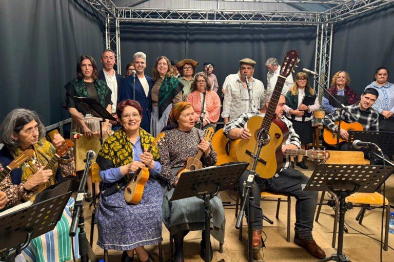 Rádio Regional do Centro: Grupo de Cantares Arroz aos Molhos lança CD “Gatões a Cantar”