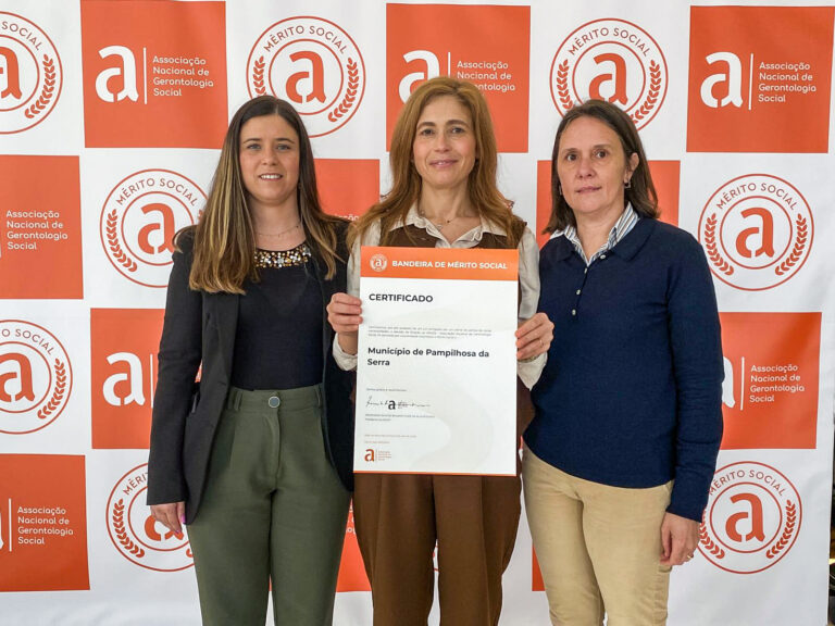 Rádio Regional do Centro: Município de Pampilhosa da Serra distinguido com Bandeira de Mérito Social