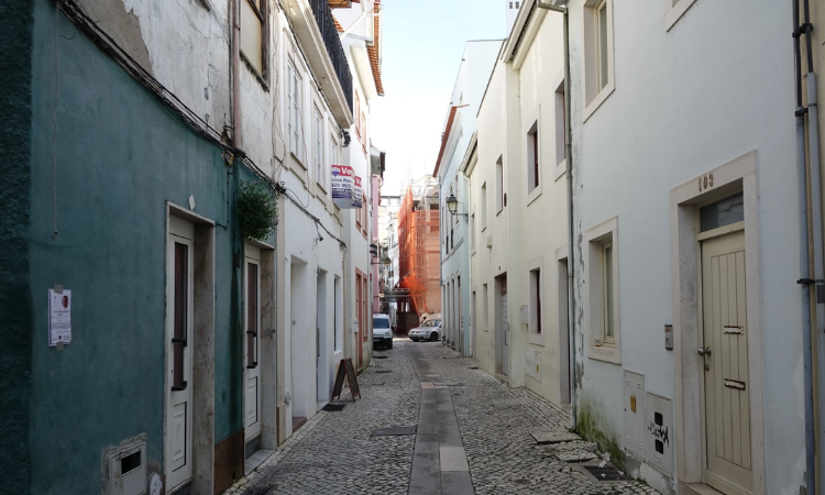 Rádio Regional do Centro: Fundo Coimbra Viva quer avançar em 2027 com reabilitação de prédios na Baixa