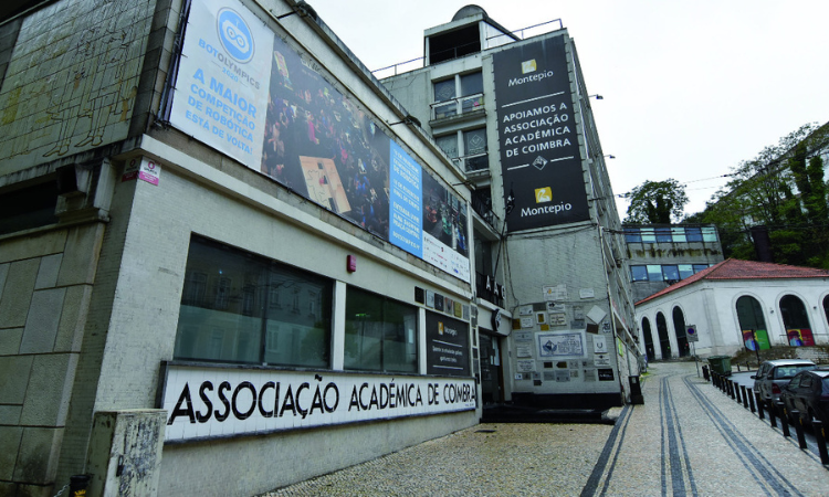 Rádio Regional do Centro: Comitiva do Chega invade estúdio da RUC e leva à interrupção de emissão em directo